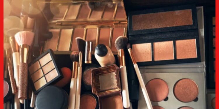 Cosmetics: আর ঠকবেন না! অনলাইনে দেদার ছাড়ে কাজল, লিপস্টিক কিনছেন? আসল নকলের ফারাক বুঝে নিন