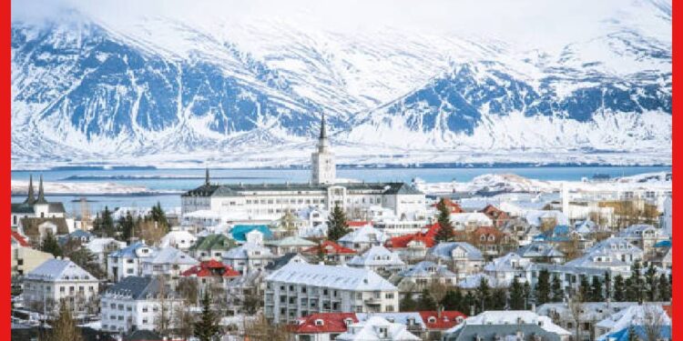 Iceland: সেনাবাহিনীর নিরাপত্তা দরকার পড়ে না এদেশটার! প্রতিমূহুর্তে চলে বরফ আগুনের খেলা