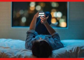 Mobile Addiction: রাত জেগে মোবাইলে খুটখাট, অন্ধ হয়ে যাবেন! গবেষণায় চাঞ্চল্যকর তথ্য