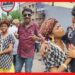 দেখে মনে হবে ভিখারী, ইংরেজিতে কথা বলছেন ফটফট করে, তারপর এক পুলিশ কর্মী যা করলেন