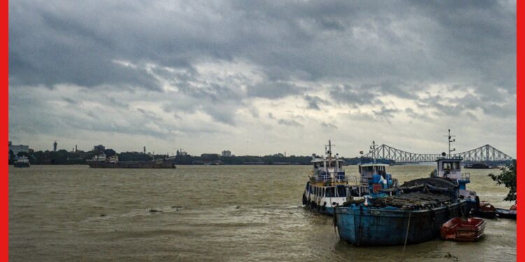 Weather Update: বঙ্গোপসাগরে তোলপাড়, বাংলায় আবহাওয়ার বড় বদল। খেল দেখাবে সক্রিয় বর্ষা?