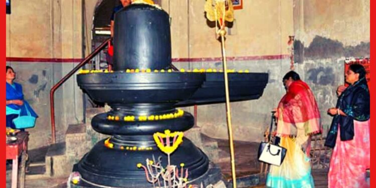 পূর্ব ভারতের বৃহত্তম শিবলিঙ্গ বাংলায়, ৯ ফুট উঁচু! জল ঢাললেই পূরণ হবে মনের ইচ্ছা