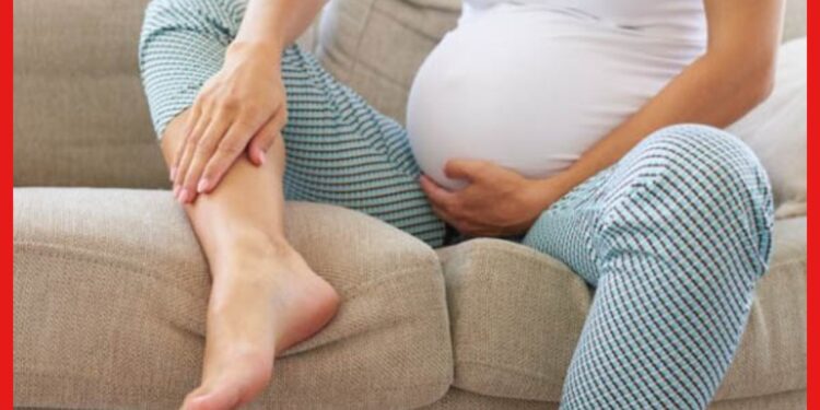 Pregnancy Legs Swelling Cause: প্রেগন্যান্সিতে পা ফুলে ঢোল? চটজলদি আরাম পাবেন কীভাবে জানুন