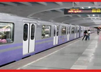 Kolkata Metro Blue Line: আর দুর্ঘটনার ঝুঁকি থাকছে না, মেট্রোতে খুলবে না স্টেশনের উল্টোদিকের দরজা
