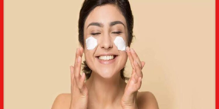 Sunscreen: মেঘ করেছে বা বৃষ্টি হচ্ছে বলে সানস্ক্রিন না মেখেই বেরোচ্ছেন? মারাত্মক ক্ষতি করছেন