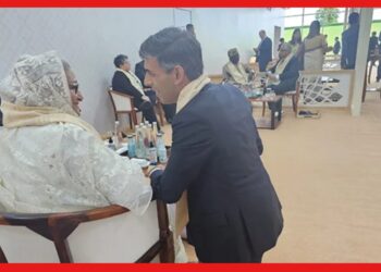 শেখ হাসিনার পায়ের কাছে কেন বসলেন ঋষি সুনক ? বাংলাদেশ আরও ওপরে উঠছে
