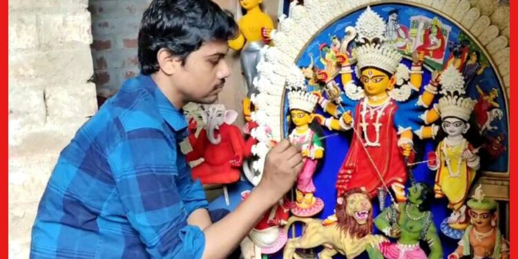 দেবী দুর্গার অসাধারণ মিনিয়েচার মূর্তি, দেখলে চোখ জুড়িয়ে যায়! এই শিল্পীর কামালটা দেখুন