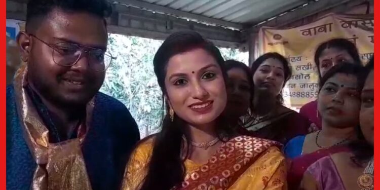 ছেলের বিয়েতে ধূমধাম করে খাওয়ালেন নিরন্ন মানুষকে, বেজায় খুশি ফুটপাতবাসী