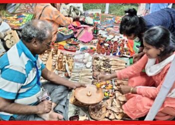 চোখজুড়নো হস্তশিল্পের পসরা, বাংলার এই জেলায় সোনাঝুরি ঘাট