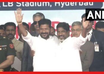 Telangana Cm: তেলাঙ্গানায় মুখ্যমন্ত্রী হিসাবে শপথ নিলেন রেবন্ত রেড্ডি, শপথবাক্য পাঠ করলেন উপমুখ্যমন্ত্রীও
