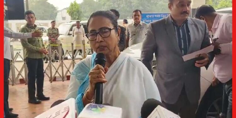Mamata Banerjee: ‘সময় দিলে ভাল, না হলে যা করার করব’, বাগডোগরা বিমানবন্দরে কেন বললেন মমতা ?