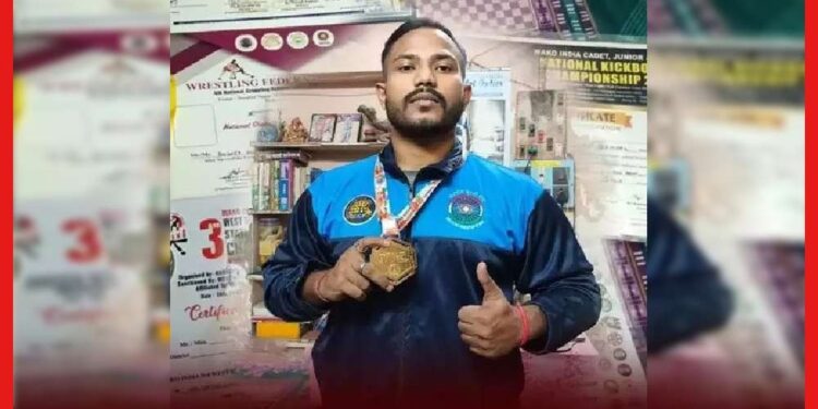 Wrestling Championship 2023: কুস্তিতে বাংলাদেশকে হারিয়ে সোনা জিতলেন বাংলার ছেলে অভিষেক, খুশি গোটা পরিবার