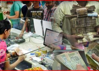 Money in Bank: ব্যাঙ্ক আপনার জমানো টাকা দিয়ে কী করে? শুনলে চমকে যাবেন