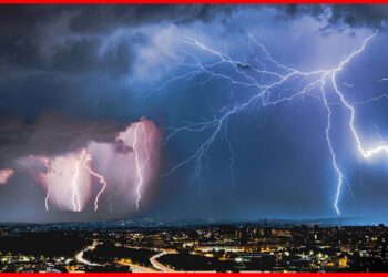 Lightening: তুমুল দুর্যোগ, ঘন ঘন বাজ! কীভাবে সুরক্ষিত রাখবেন আপনার টিভি-ফ্রিজ-মোবাইলকে?