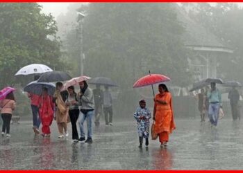 Weather update: ঝমঝমিয়ে বৃষ্টি শুরু হবে জেলায় জেলায়, ফের দুর্যোগ