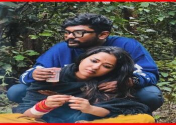 Tollywood: জঙ্গলের মাঝে প্রেমিকা সোহিনীকে আগলে শোভন! প্রেমে মশগুল দুই তারকা