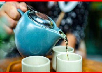 Health Tips: চা খেয়েই দেদার জল খাচ্ছেন? শরীরে বাসা বাঁধছে একাধিক রোগ, জানলে চমকে উঠবেন