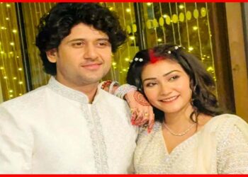 Adrit-Kaushambi: আইভরি লেহেঙ্গায় কৌশাম্বি যেন রাজরানী, বরের হাত ধরে রিসেপশনে এলেন নায়িকা