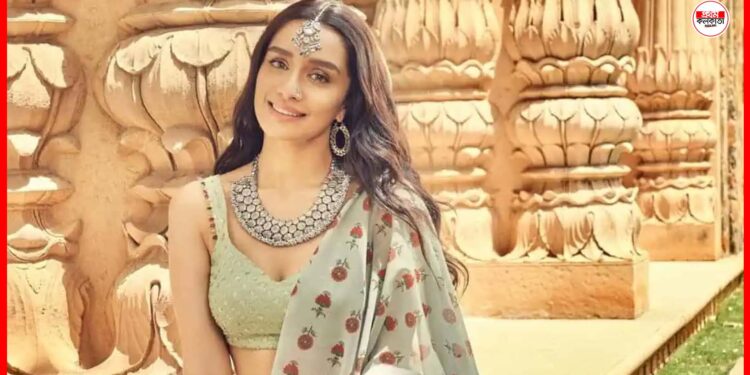 Shraddha Kapoor: ওটস, ডালিয়া নয় ভরপেট ভাত ছাড়া পেট ভরে না শ্রদ্ধার, তারপরেও এমন ফিগার কীভাবে?