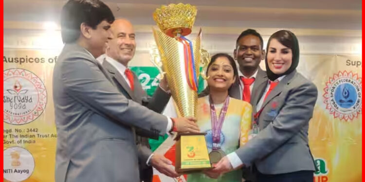 International Yoga Contest: আন্তর্জাতিক স্তরে বাংলার মধ্যবিত্ত ছাত্রীর অসাধারণ সাফল্য, দুবাইতে যোগাসনে পদক জয় সুস্মিতার