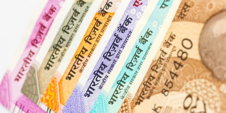 India Polymer Currency Notes showing newly designed ₹10 and ₹20 polymer banknotes highlighting durability, water resistance, enhanced security features, and the RBI pilot rollout approved by the Government of India.
