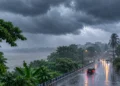 West Bengal Heavy Rain Alert – Dark monsoon clouds with heavy rainfall over North and South Bengal as the India Meteorological Department issues rain warnings for multiple districts.