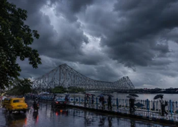 Kolkata Weather Update showing cloudy skies and heavy rain forecast over Kolkata