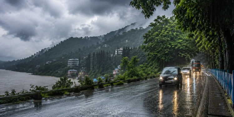 West Bengal Heavy Rain Alert: Dark monsoon clouds over Kolkata as IMD issues heavy rainfall warning for South and North Bengal