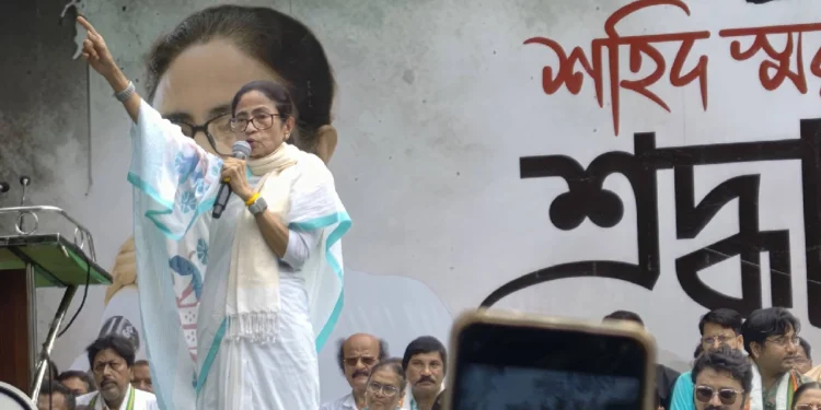 Mamata vs Ritabrata rally crowd comparison during Shaheed Diwas in Kolkata