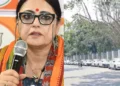 Illegal Parking Kolkata: Vehicles parked along a busy Kolkata roadside as authorities announce stricter parking rules, higher fines for illegal parking, and a smart parking management system.