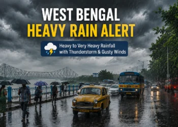 West Bengal Heavy Rain Alert: Dark monsoon clouds cover Kolkata and several districts as heavy rainfall lashes South Bengal and North Bengal, with the India Meteorological Department issuing warnings for intense rain, thunderstorms, and strong winds.